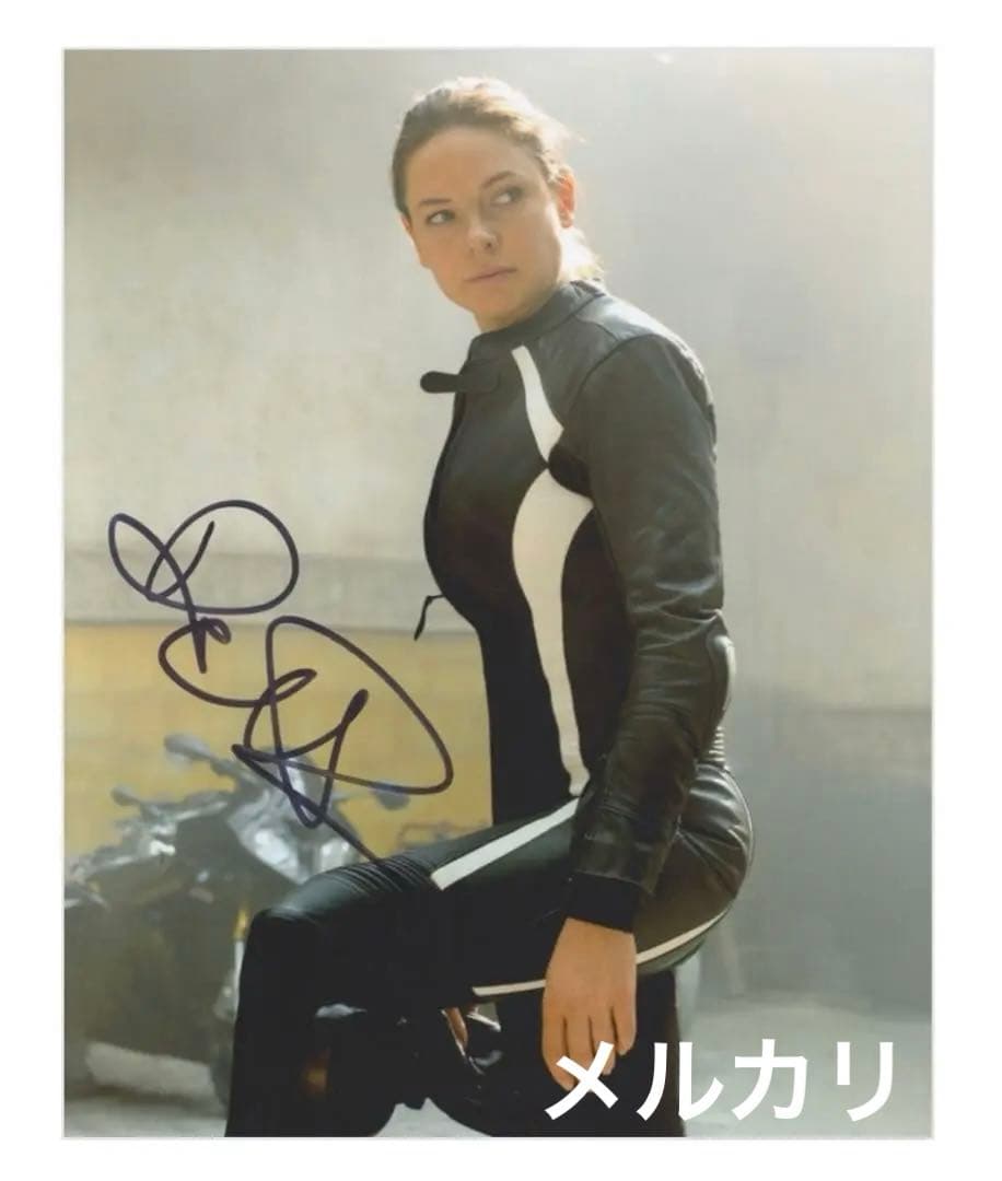 レベッカ・ファーガソン／オートグラフ(直筆サイン)