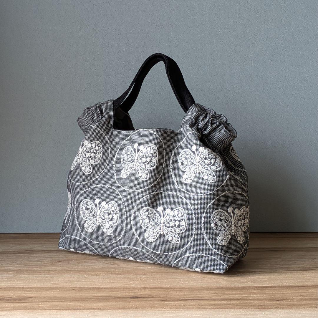 ミナペルホネンハンドメイドシャーリングバッグ（フォレストウイング、グレー、中）